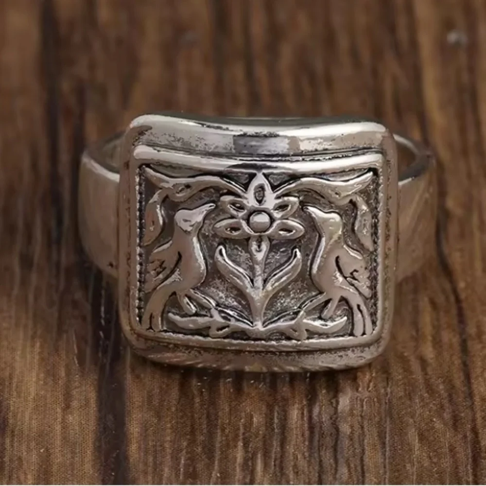 Silver Engraved Bird Motif Ring